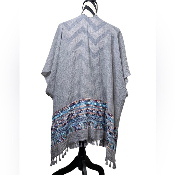 Bohemian Embroidered One Size Open Front Poncho Cape - Picture 2 of 8